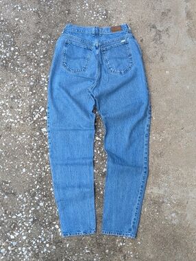 Lee High-Rise Women's Mom Jeans in Medium Blue Denim